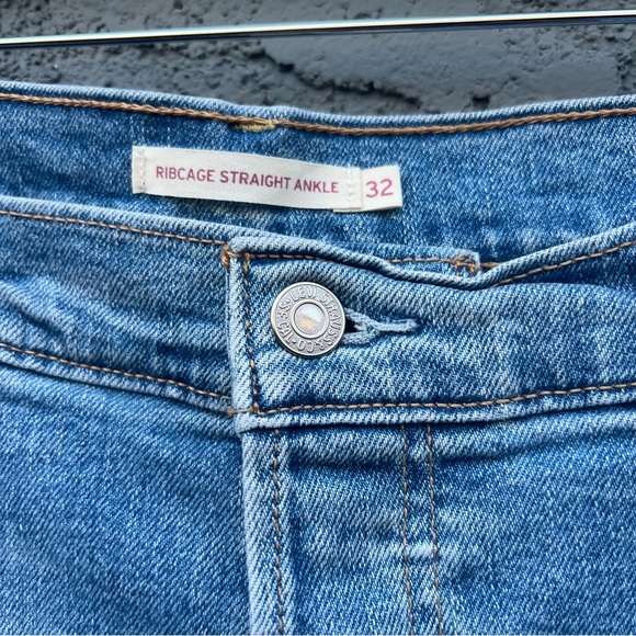 Levi's Ribcage Straight Ankle Jeans Size 32 - Picture 3 of 9